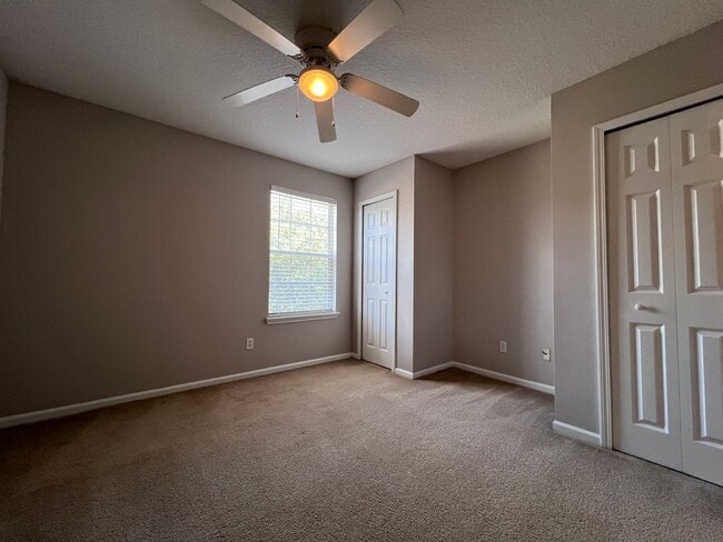 Building Photo - End Unit in Gables at Wingfield - Priced t...