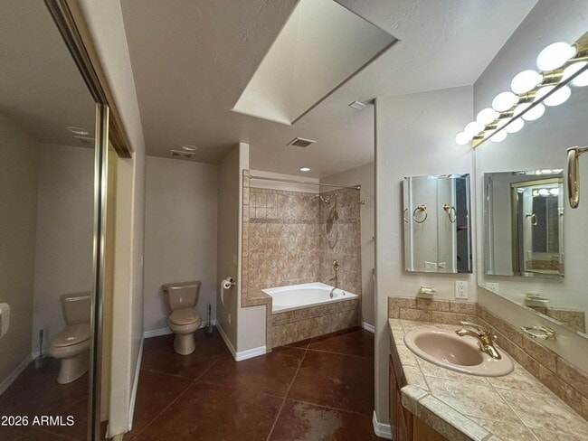 Building Photo - 5342 S San Pedro Ave