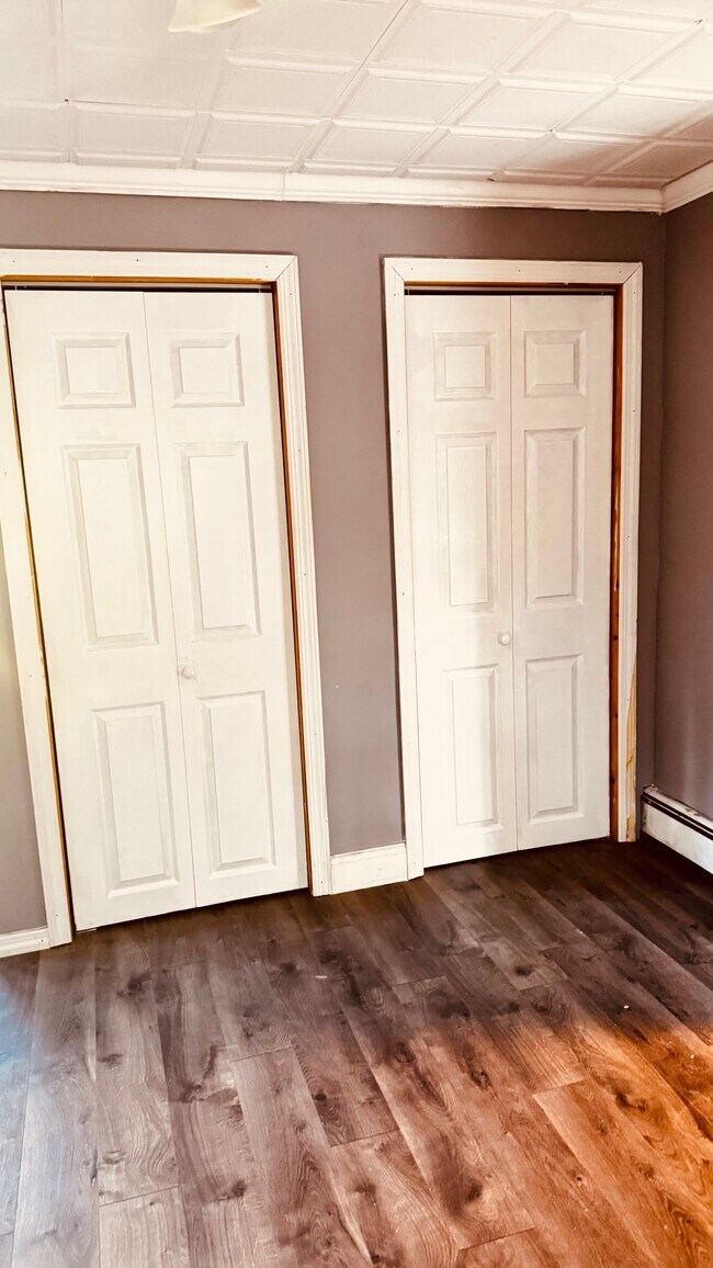 Building Photo - 609 Oxford St