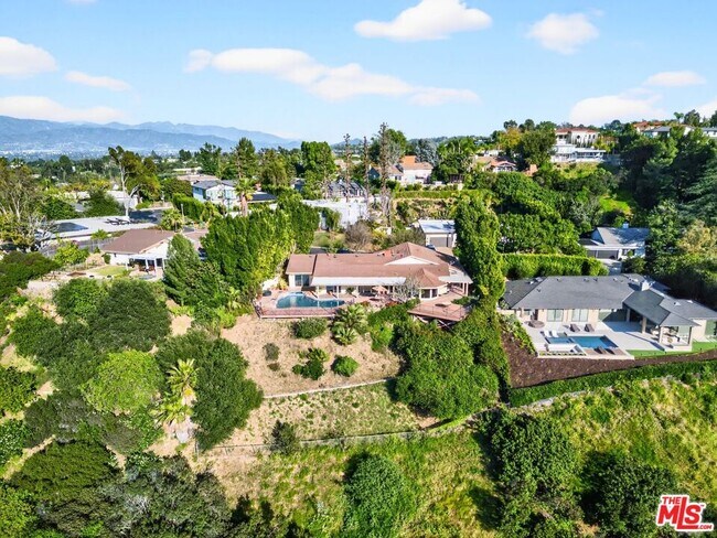 Building Photo - 3713 Dellvale Pl