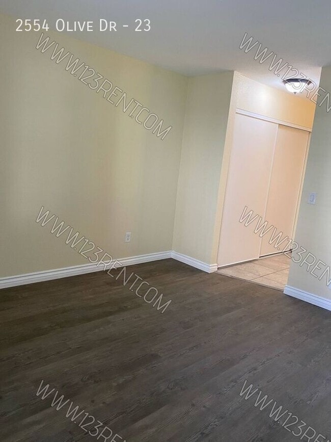 Building Photo - 2554 Olive Dr