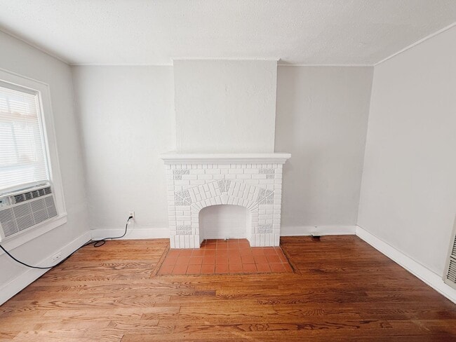 Building Photo - Charming 1-Bedroom Duplex with Storage Garage