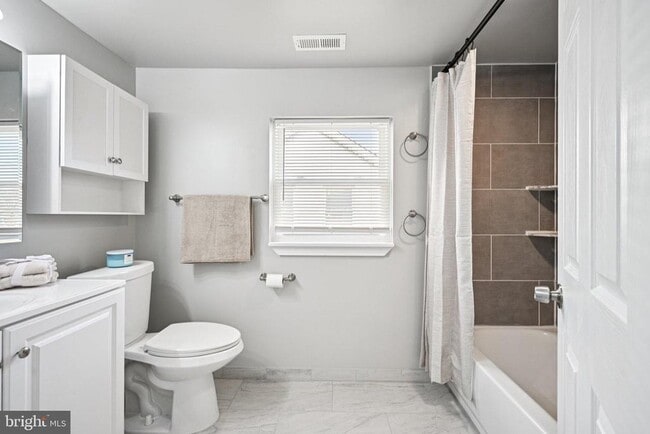 Building Photo - 7 E Cohawkin Rd