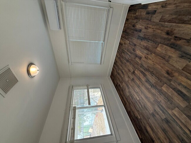 Building Photo - 710 S 1st St