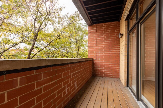 Building Photo - 5766 N Lincoln Ave