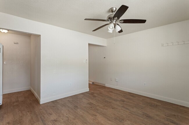 Building Photo - 521nha