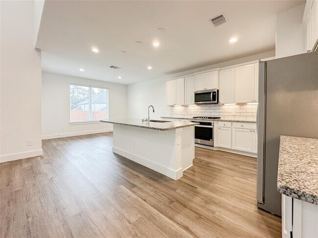 Building Photo - 15216 Tattle Crk Ln