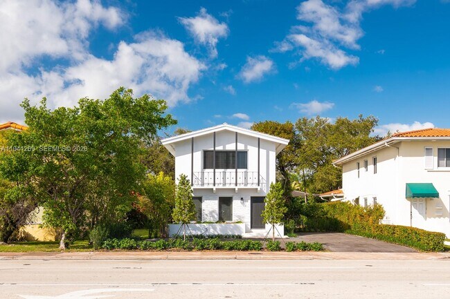 Building Photo - 2922 S Le Jeune Rd