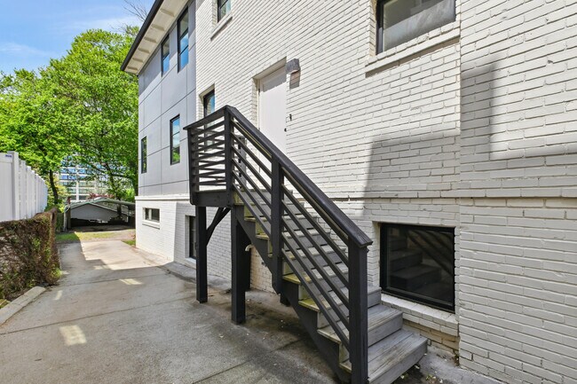 Building Photo - 634 Bonaventure Ave NE