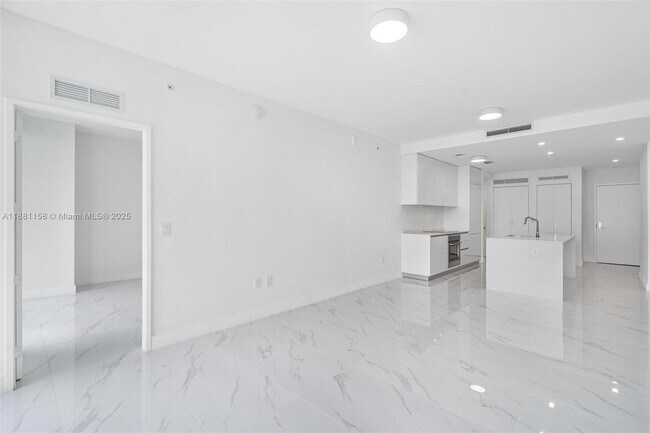 Building Photo - 700 NE 24th St