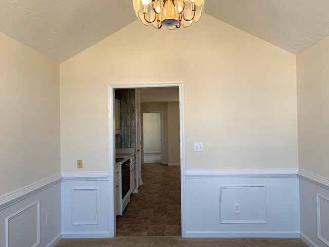 Building Photo - Close to Gate 6 Ft. Eisenhower.