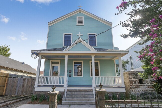 Building Photo - 2215 Second St