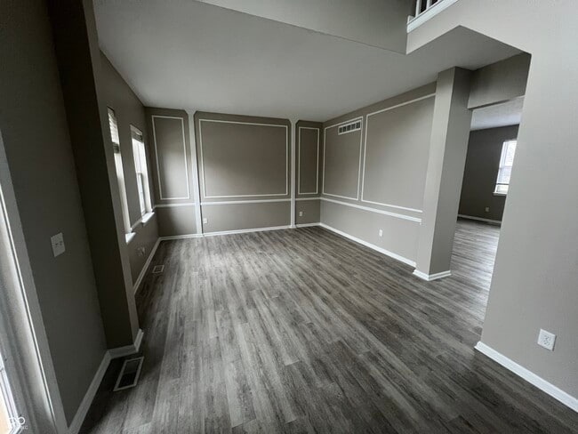 Building Photo - 344 W Columbine Ln