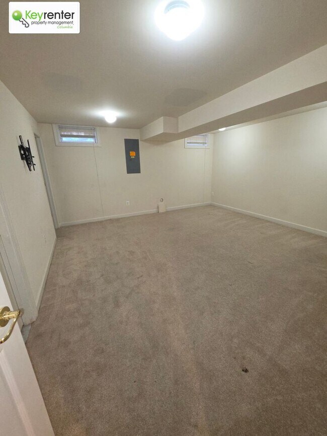 Building Photo - Beautiful 4-Bedroom Home in New Market – Hardwood Floors, Modern Kitchen, 2-Car Garage & Yard Car...