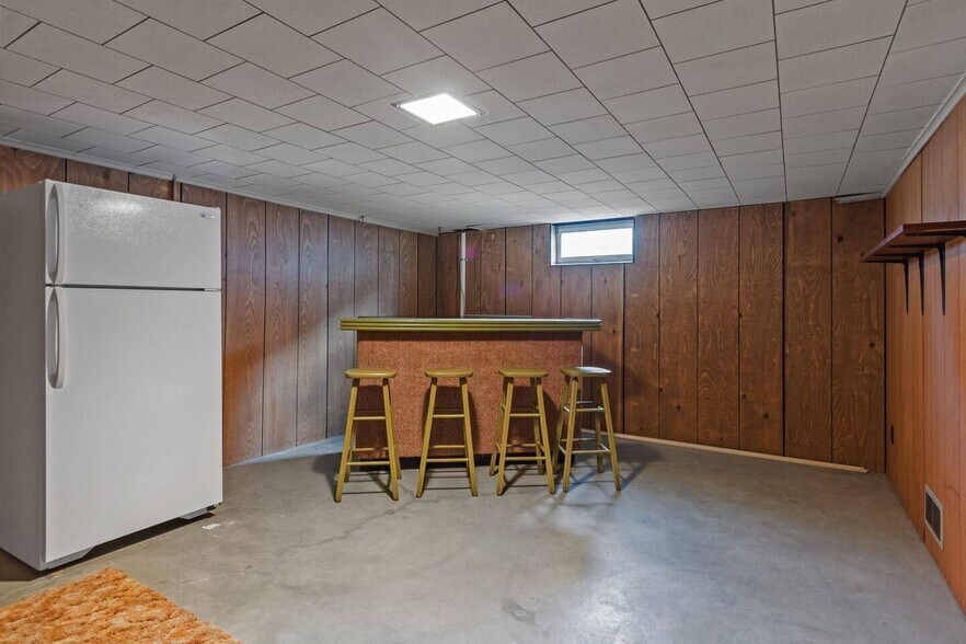 Building Photo - 1221 Kenwood St