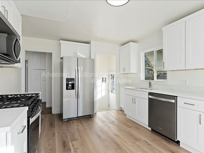 Building Photo - 1150 Simondi Ave