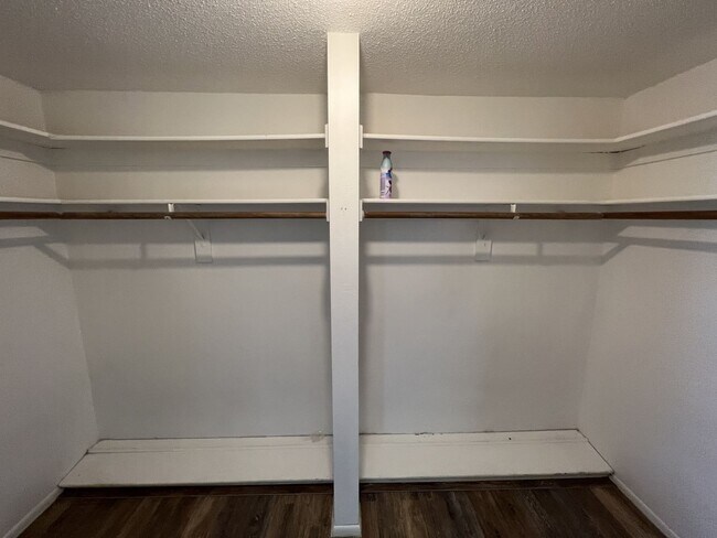 Building Photo - ** Single Family Home - Port Charlotte - 2 Bed / 2 Bath Plus Den/Bonus Room - Annual Rental - $1,...