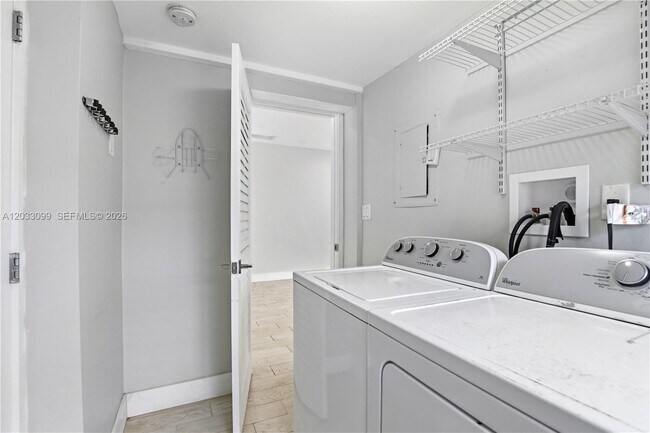 Building Photo - 6511 SW 44th St