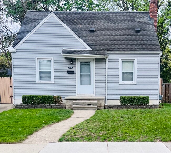 Building Photo - 1025 Grove Ave