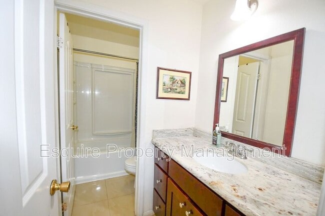 Building Photo - 512 Bolsa Way