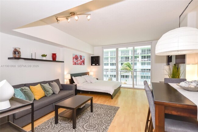 Building Photo - 1750 N Bayshore Dr