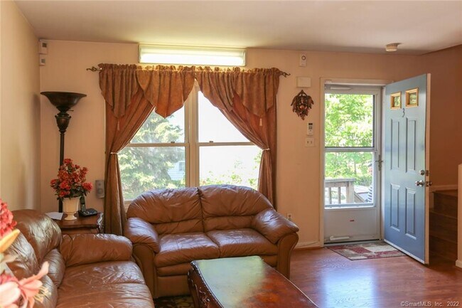 Building Photo - 431 Glenbrook Rd