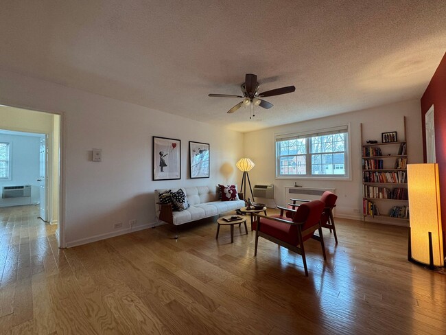 Building Photo - Fully Furnished 2 Bed 2 Bath Condo In Serene Arlington Oaks