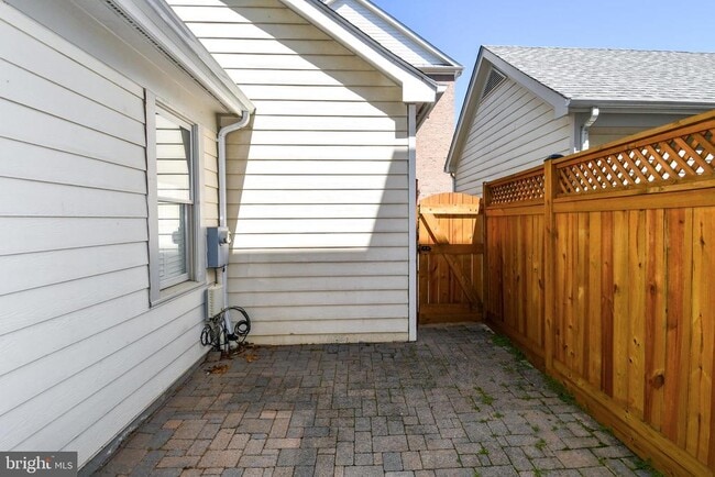 Building Photo - 301 Hillwood Ave