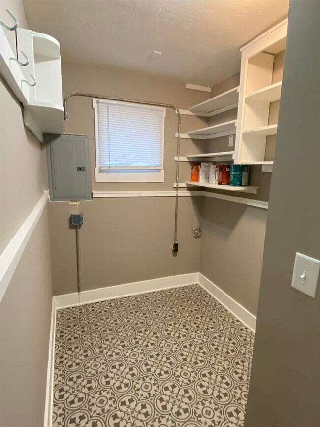 Building Photo - Omaha Ranch Home For Rent