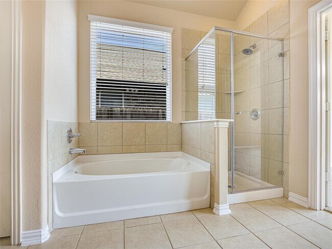 Building Photo - 105 Salt Fork Dr