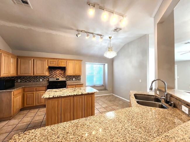 Building Photo - 3 Bed 2Bath 2 Car in the Westlake Addition NW OKC