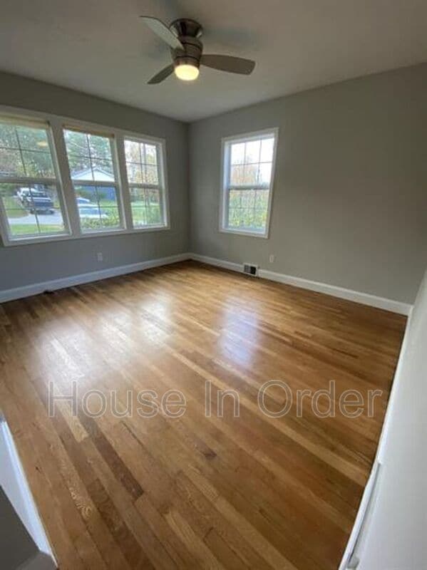 Building Photo - 103 Cedar Ln