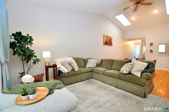 Building Photo - 30 Simsbury Landing