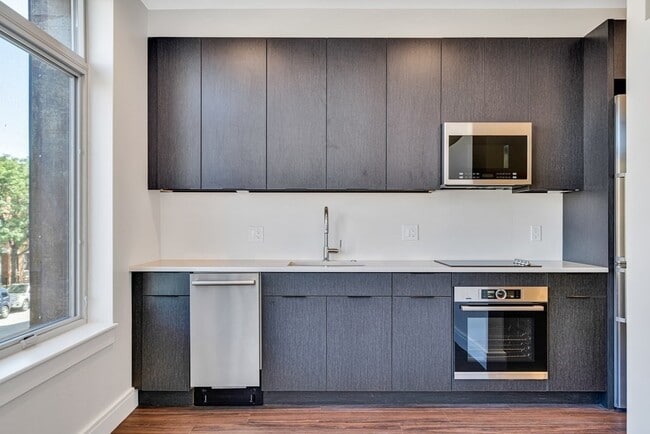 Building Photo - 99 Sumner St