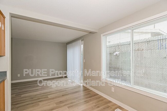 Building Photo - 16106 SE Caruthers St