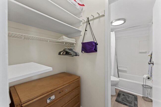 Building Photo - 1260 21st St NW