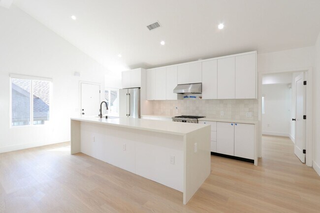 Interior Photo - 1307 Maltman Ave