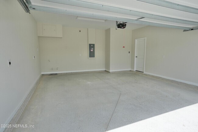 Building Photo - 308 Spruce Hl Pt