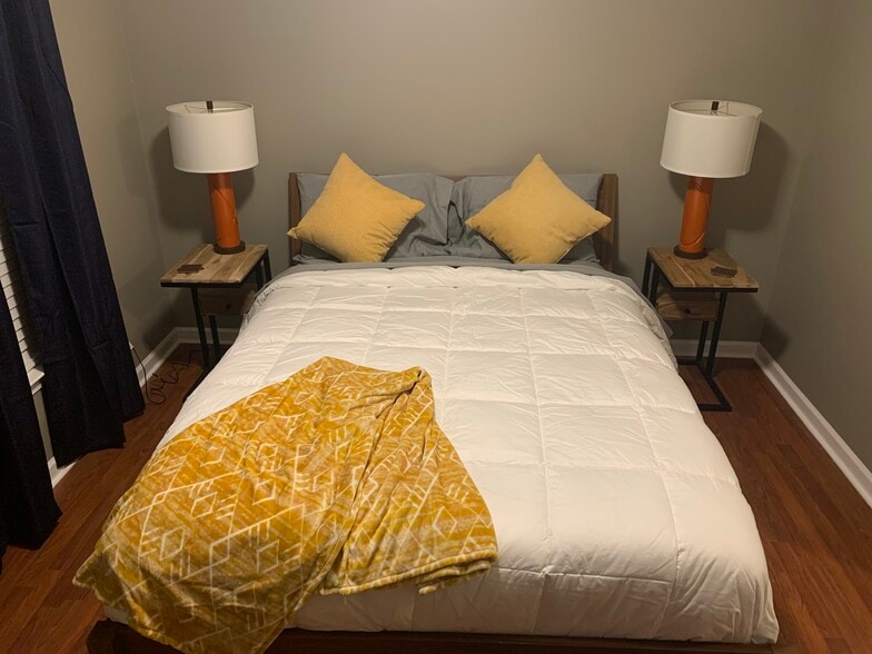 Master Bedroom - 2542 Sonar St