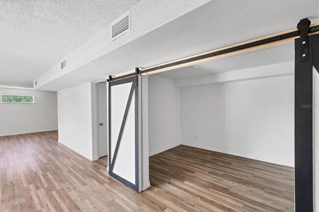 Building Photo - 2460 Whippoorwill Cir