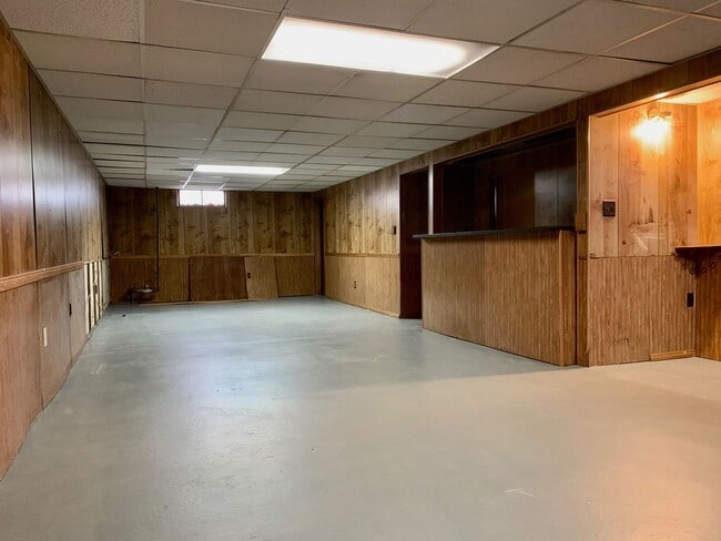 Building Photo - Three Bedroom Home in Kenowa Hills