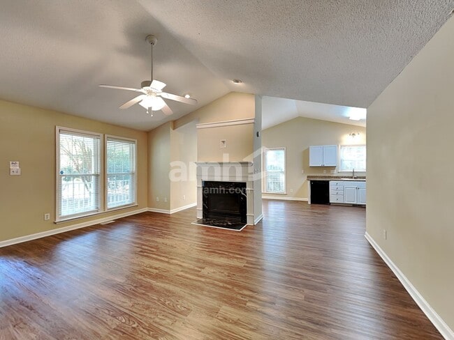 Building Photo - 1004 Moat Ct