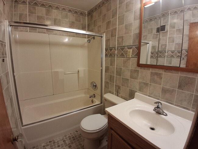 Building Photo - 108 Porter St