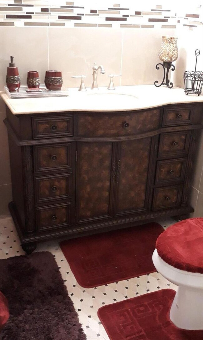 Building Photo - 475 NE 113th St