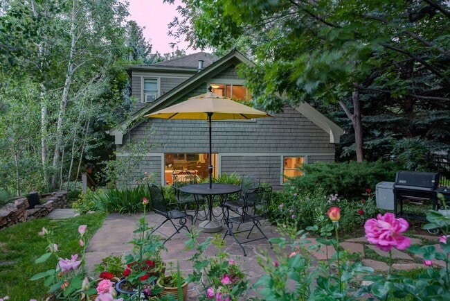 Building Photo - Quintessential Boulder Cottage in Mapleton...