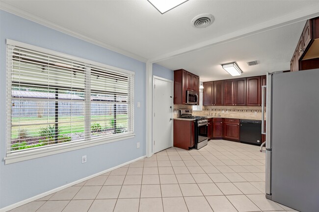 Building Photo - 6148 Indigo St