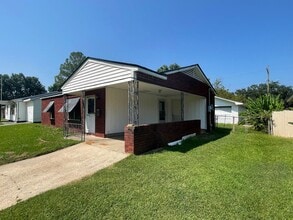 Building Photo - 909 Princeton Ave