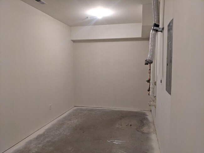 Building Photo - 3 Bedroom Townhouse For Rent in Charming Waynesboro, PA