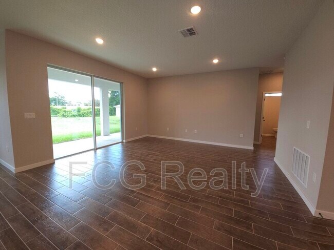 Building Photo - 10131 SW 41st Ave