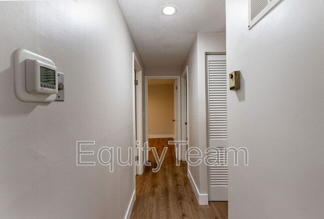 Building Photo - 722 Castro Ln